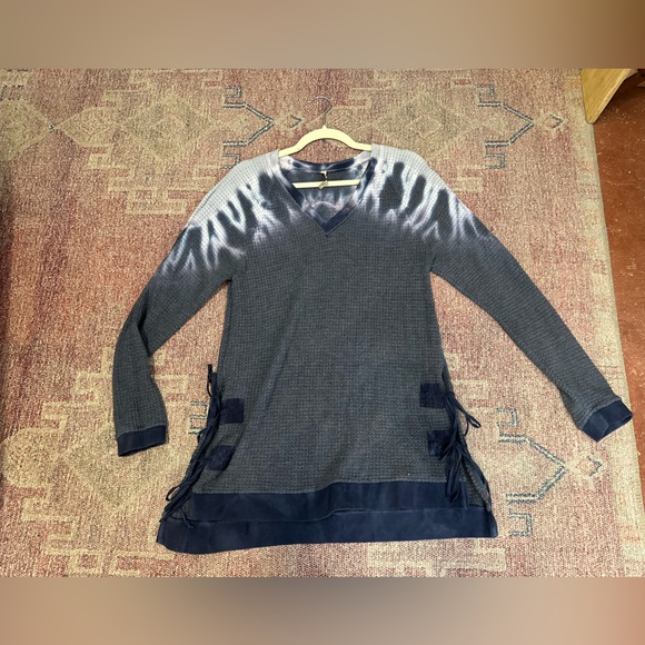 XCVI wearables waffle knit long sleeve tie dye v neck sweater top size med - Picture 2 of 9